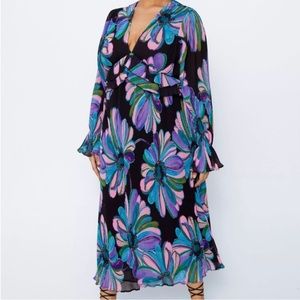 Nasty Gal Plus Size Floral Pleated Maxi Dress